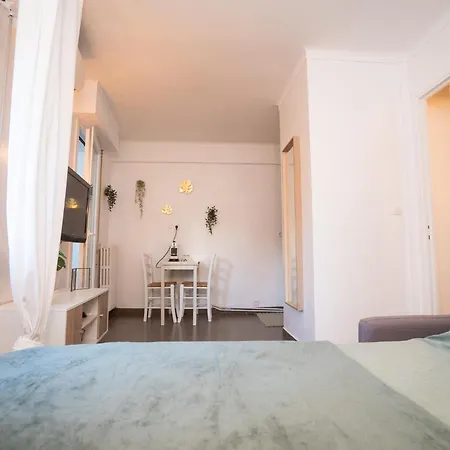 Location Studio Avec Loggia Lägenhet